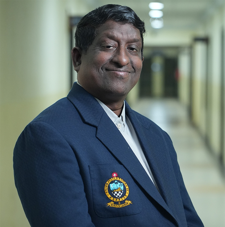 faculty-1789730954-6aad208ae098b-221026094232.jpg